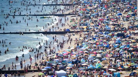 Uk Declares Major Incident As Tourists Flood Beaches Cnn Travel