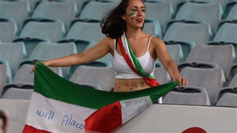 iran footballers warned for selfies with female fans