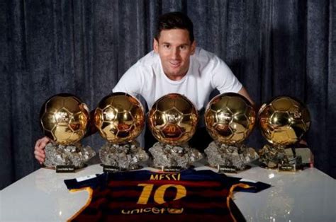 Photo Lionel Messi Displays His 5 Ballon D Or Award Trophies