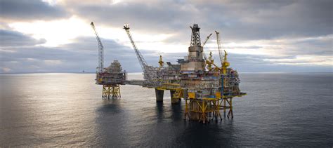 statoils oseberg offshore oil  gas field platform   north sea