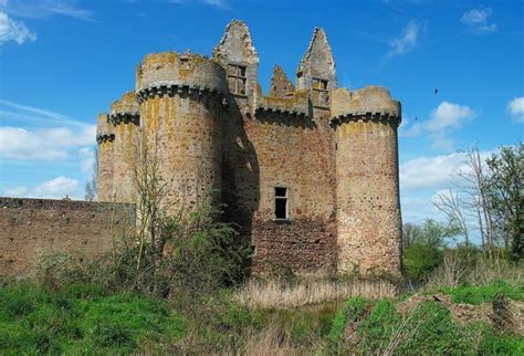 crowdfunding let s you own medieval french castle for just €50
