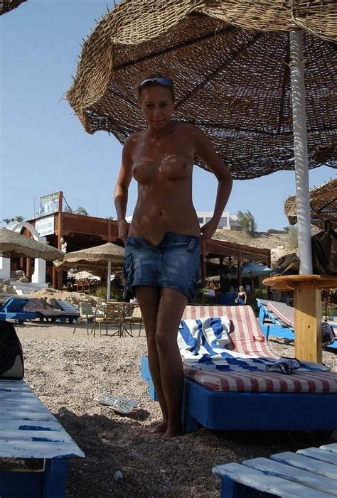 horny ukrainian sexwife posing naked on vacation in egypt 32画像