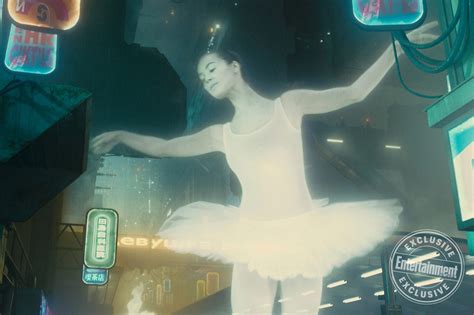 Blade Runner 2049 Photos Dive Into Film S Dazzling Visuals