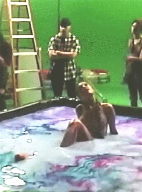ariana grande caught topless and sexy in the pool thefappening cc