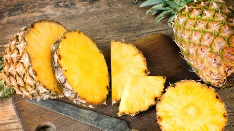 Twitter Loses It After Video Showing How To ‘peel And Eat’ Pineapple
