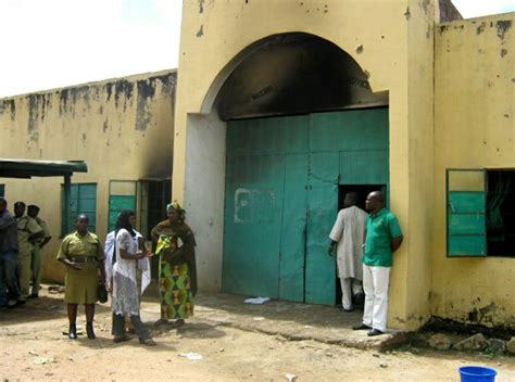 Hundreds Freed In Attack At Nigerian Prison The New York Times