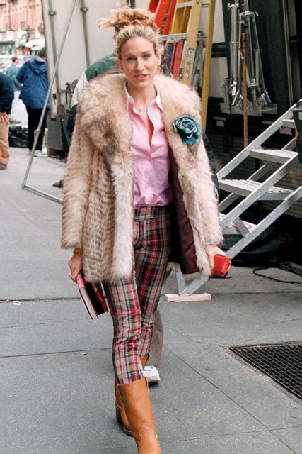 10 Of Carrie Bradshaw’s Most Questionable Satc Outfits Shemazing