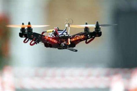 boom  journalist drone  flies  legal obstacles