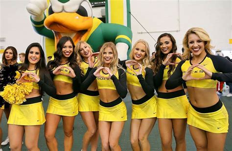 University Girl University Of Oregon Uo Ducks Oregon Cheerleaders