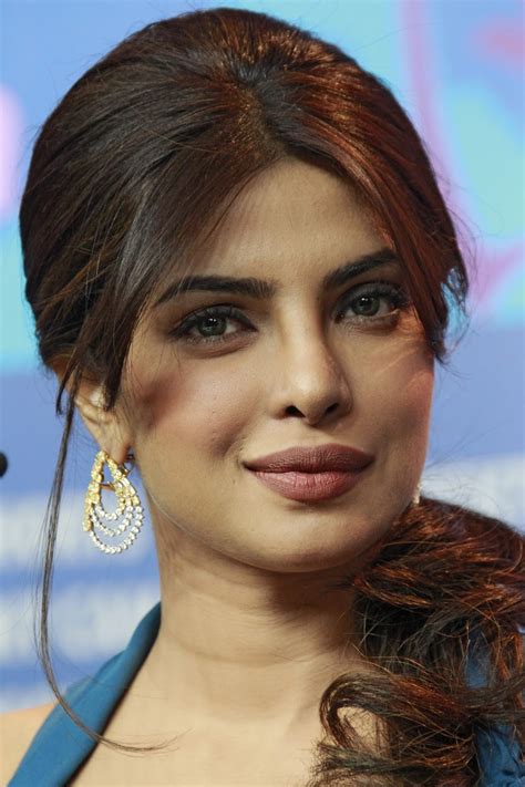 high quality bollywood celebrity pictures priyanka chopra looks