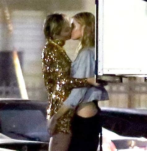 miley cyrus makes out with victoria s secret angel stella maxwell pic us weekly