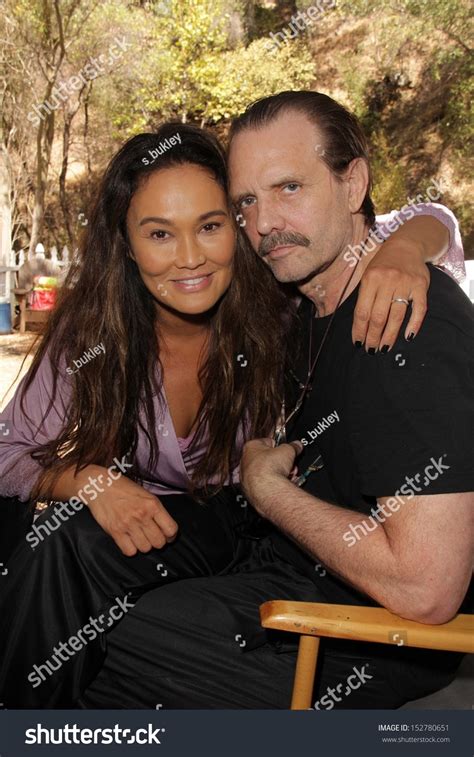 Tia Carrere Michael Biehn On The Set Of The Girl