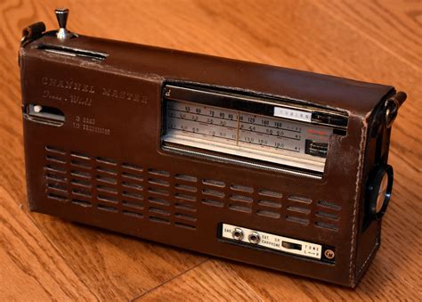 vintage channel master transistor radio  leather case model