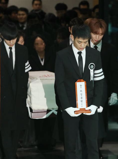 Jonghyun S Shinee Bandmates Lay Him To Rest In Funeral