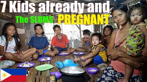 poor filipino family living  extreme poverty  manila philippines