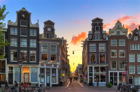 amsterdam  avoid  red light district