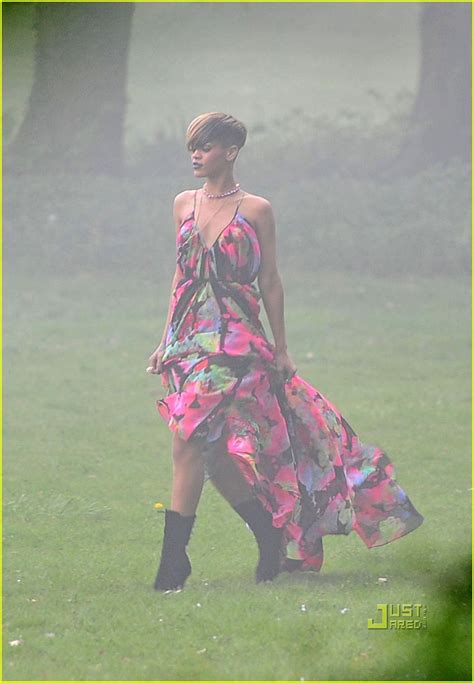 Where Style Music Meet Rihanna Sets Te Amo Aflame Behind