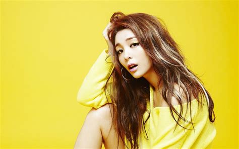 Download Wallpapers Ailee 2019 Yellow Background South Korean Singer