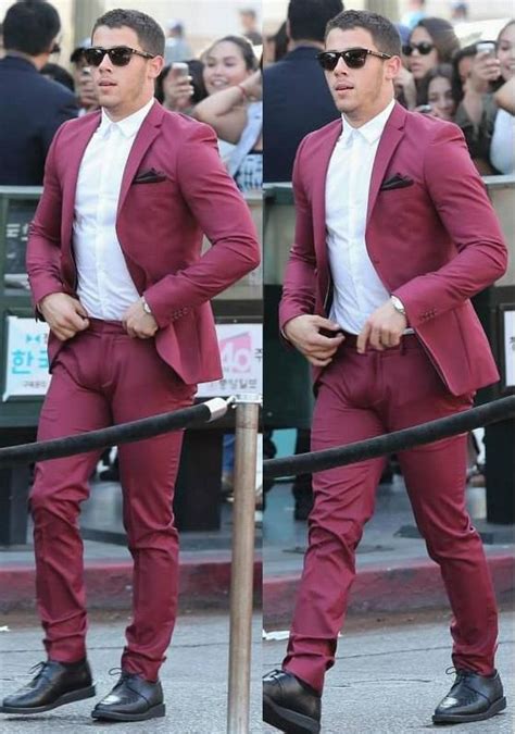 the nick jonas bulge picture is fake but don t you worry the real version is still pretty great
