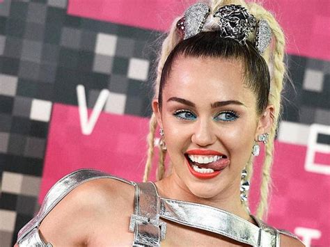 Miley Cyrus And Her Love For Topless Selfies Hindustan Times