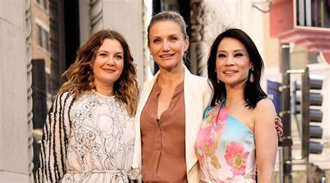 look the cast of charlie s angels reunites to honor lucy liu