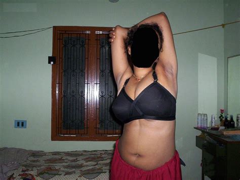 hot telugu aunty nisha posing nude telugu aunties