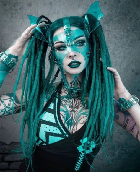 tattoed girls inked girls dark fashion gothic fashion modern goth