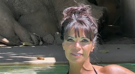jenny powell 54 labelled a perfect 10 as she sizzles in bikini on