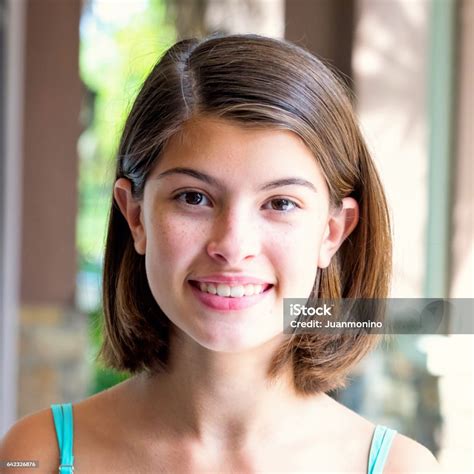 Tersenyum Gadis Remaja Cantik Foto Stok Unduh Gambar Sekarang
