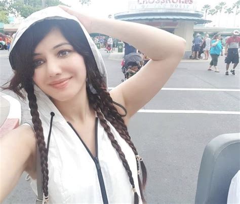 rabi pirzada promotes her movie in usa reviewit pk