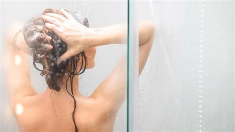 5 reasons to pee in the shower every morning