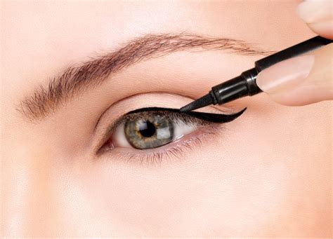 tips for applying eyeliner timetospa