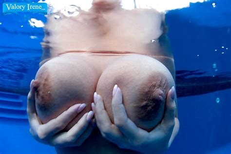 euro babe valory irene plays with erect nipples and big boobs underwater