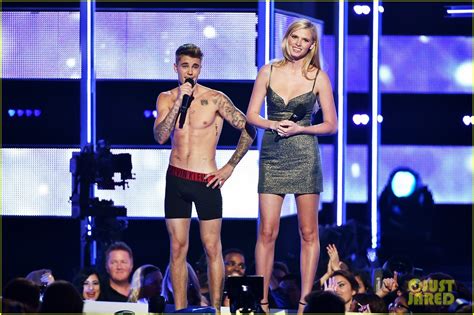 justin bieber strips to his underwear on fashion rocks stage photo 3193798 2014 fashion