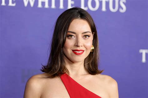Aubrey Plaza Is Finally Hosting ‘saturday Night Live’ — Here’s What We Know