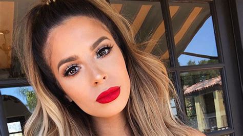who is laura lee — 5 things about youtube star and beauty blogger hollywood life