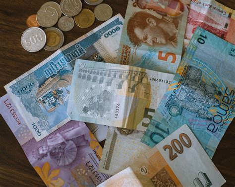 op zoek naar vreemde valuta koop eenvoudig bij geldwisselkantoor