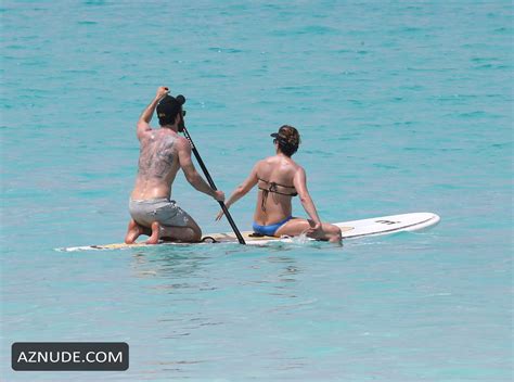 Jennifer Aniston Wearing Bikini On The Beach In The