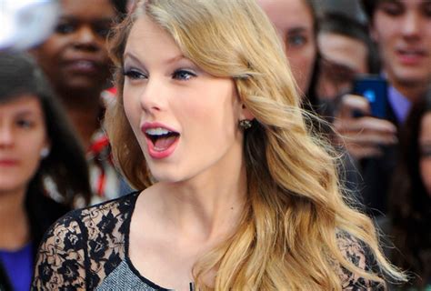 Taylor Swift Threatens Lawsuit Over Fake Topless Photo – Rolling Stone
