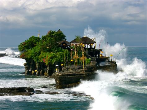 Tour De Pulau Dewata Bali Indahnya Pura Di Pantai Tanah Lot