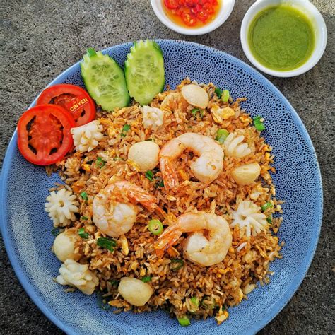 nasi goreng seafood lapchiong acar delivery momma