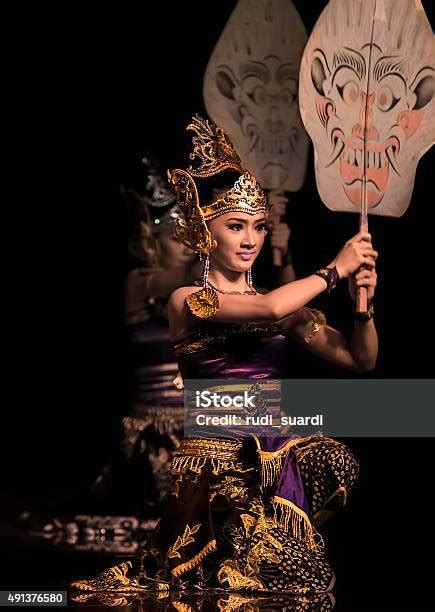 Penari Tradisional Indonesia Foto Stok Unduh Gambar Sekarang Tari