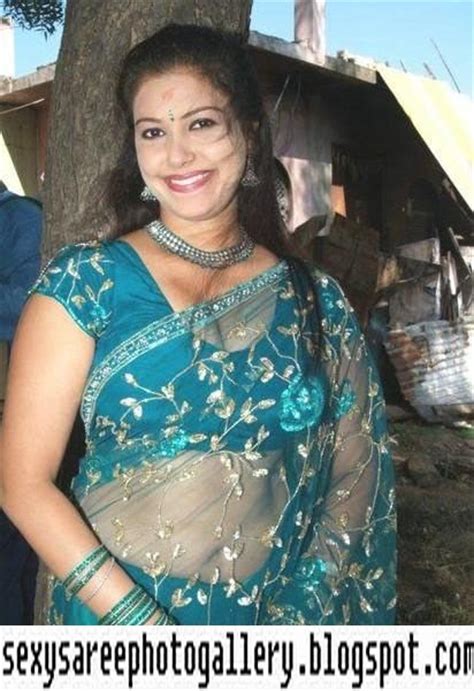 sexy saree photo gallery hot sexy desi mallu aunty showing cleavage in see through saree