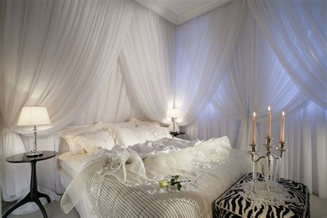 Amazing Romantic Bedroom Ideas For Married Couples With