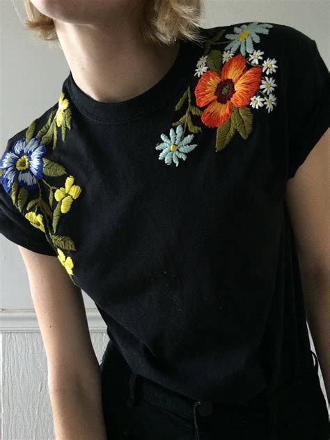 floral embroidered tee etsy camisetas bordadas roupas bordadas