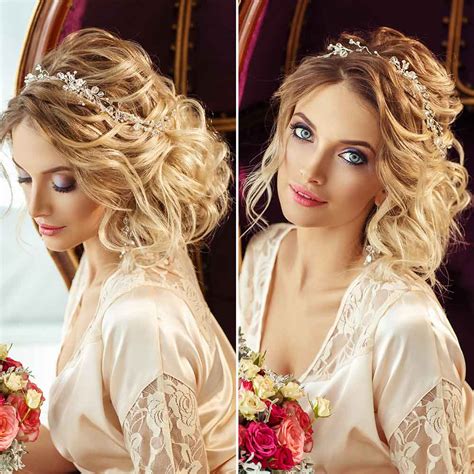 Come se volessi fare una coda di cavallo, raccogli i capelli sulla parte alta della testa e fermali con un elastico senza stringere troppo la presa (due giri al . Acconciature capelli ricci: 150 idee semplici e bellissime