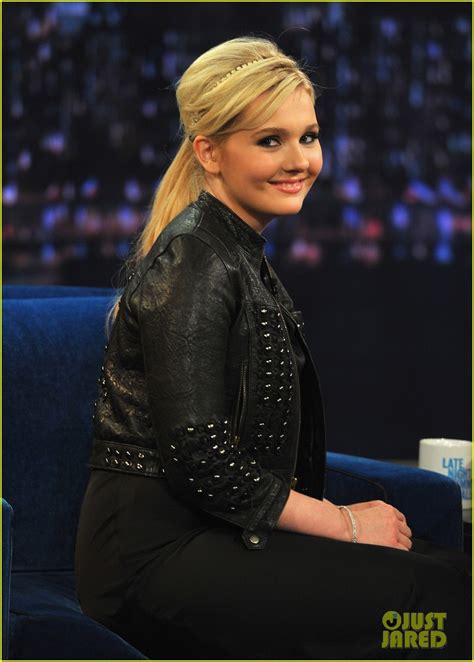 Photo Abigail Breslin Late Night With Jimmy Fallon Appearance 08