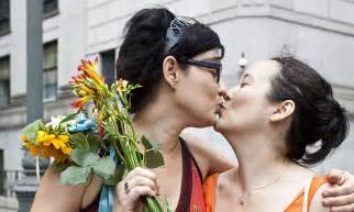new york legalises same sex marriages hundreds of gay couples tie the knot daily mail online