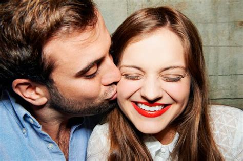 The Five Amazing Things Your Body Does When You Kiss