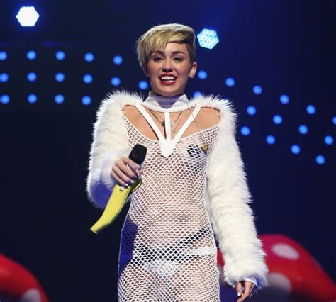 miley cyrus compares herself to michael jackson bangerz is new bad